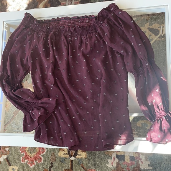 Off the shoulder spring blouse - Picture 2 of 4